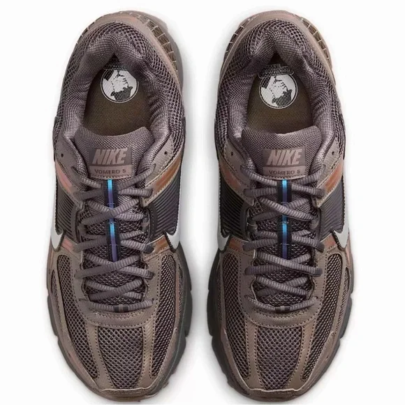 🗿 NIKE ZOOM VOMERO 5 CAVE STONE 🗿